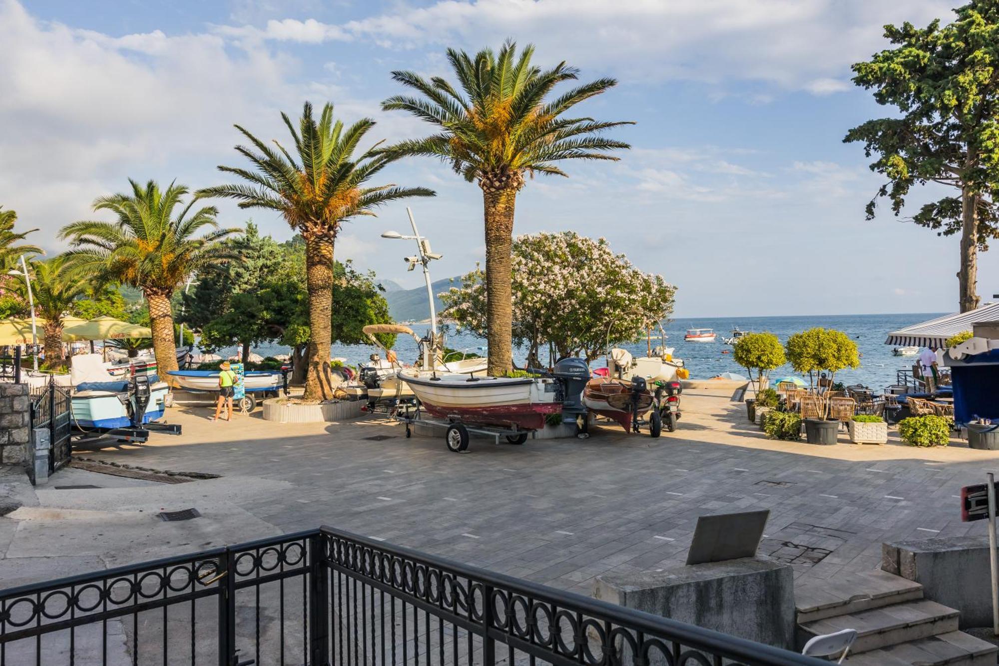 Apartments Franicevic Petrovac ภายนอก รูปภาพ