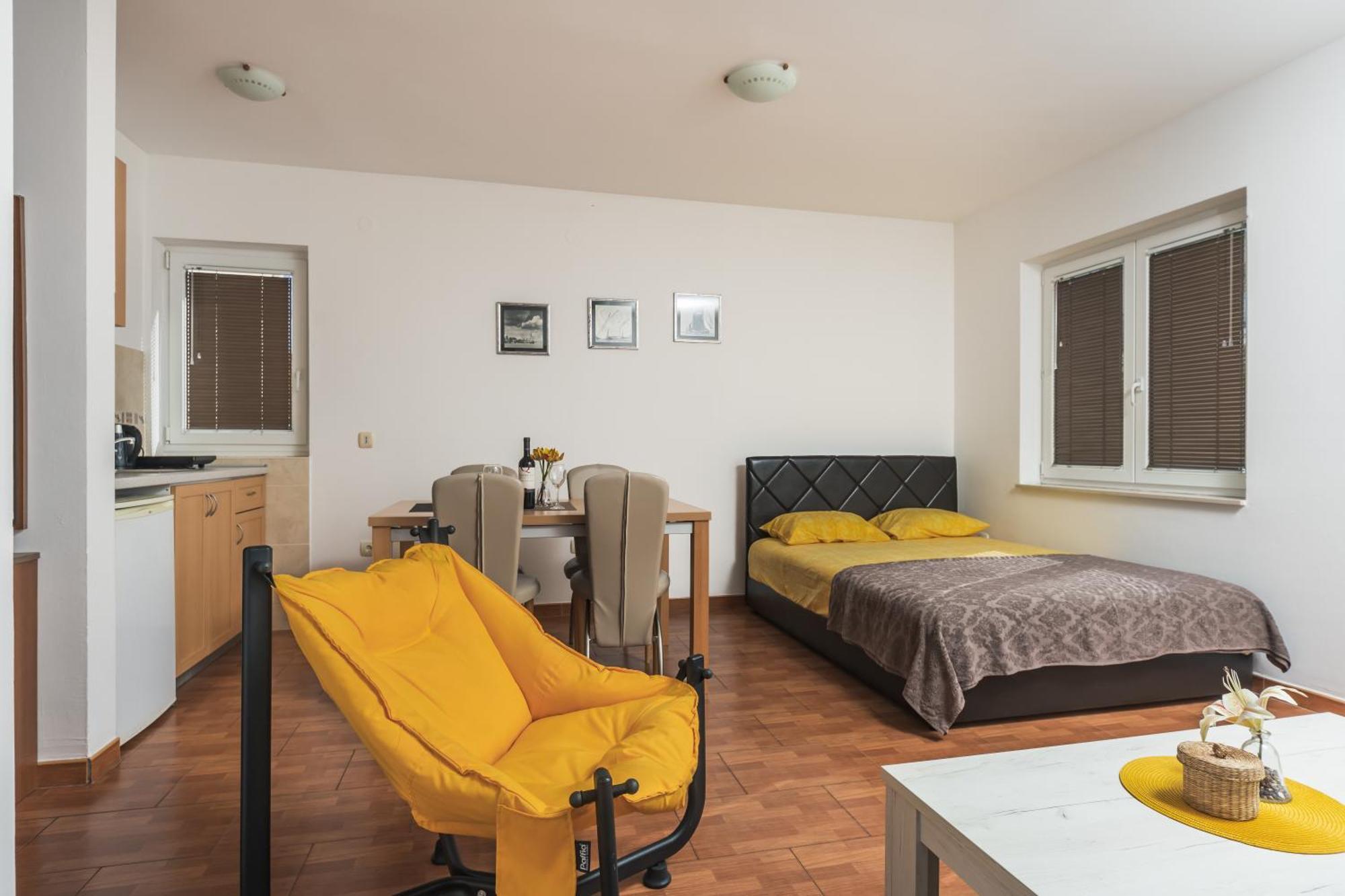 Apartments Franicevic Petrovac ภายนอก รูปภาพ