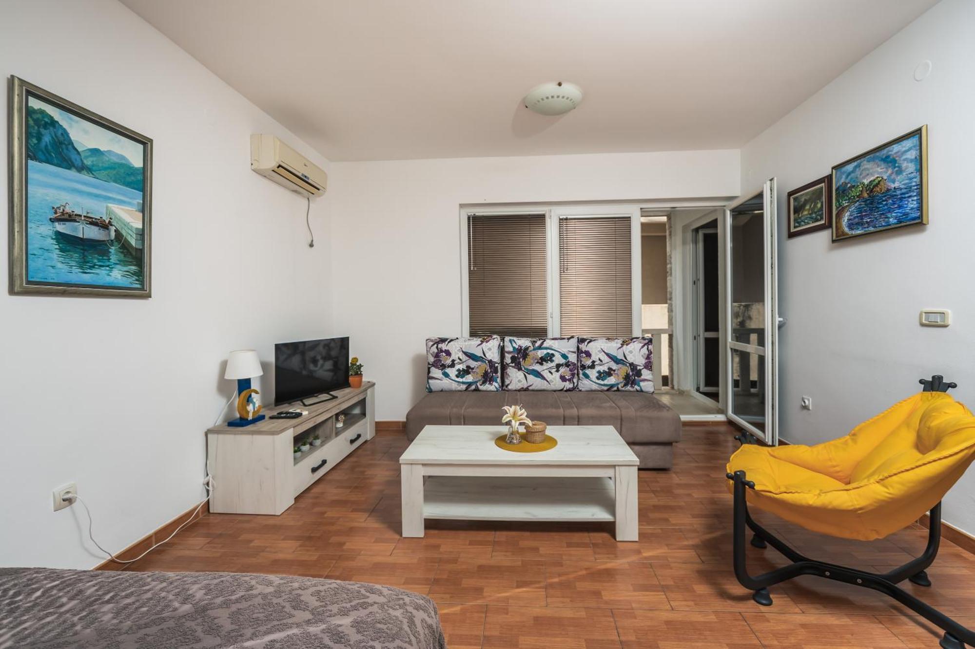 Apartments Franicevic Petrovac ภายนอก รูปภาพ