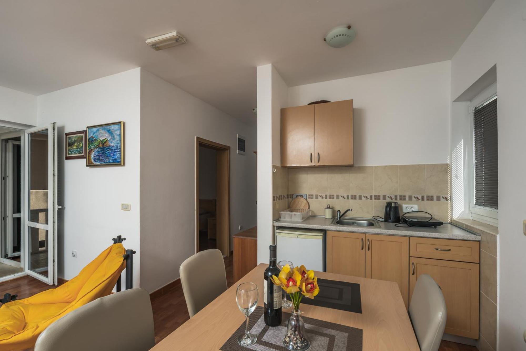 Apartments Franicevic Petrovac ภายนอก รูปภาพ
