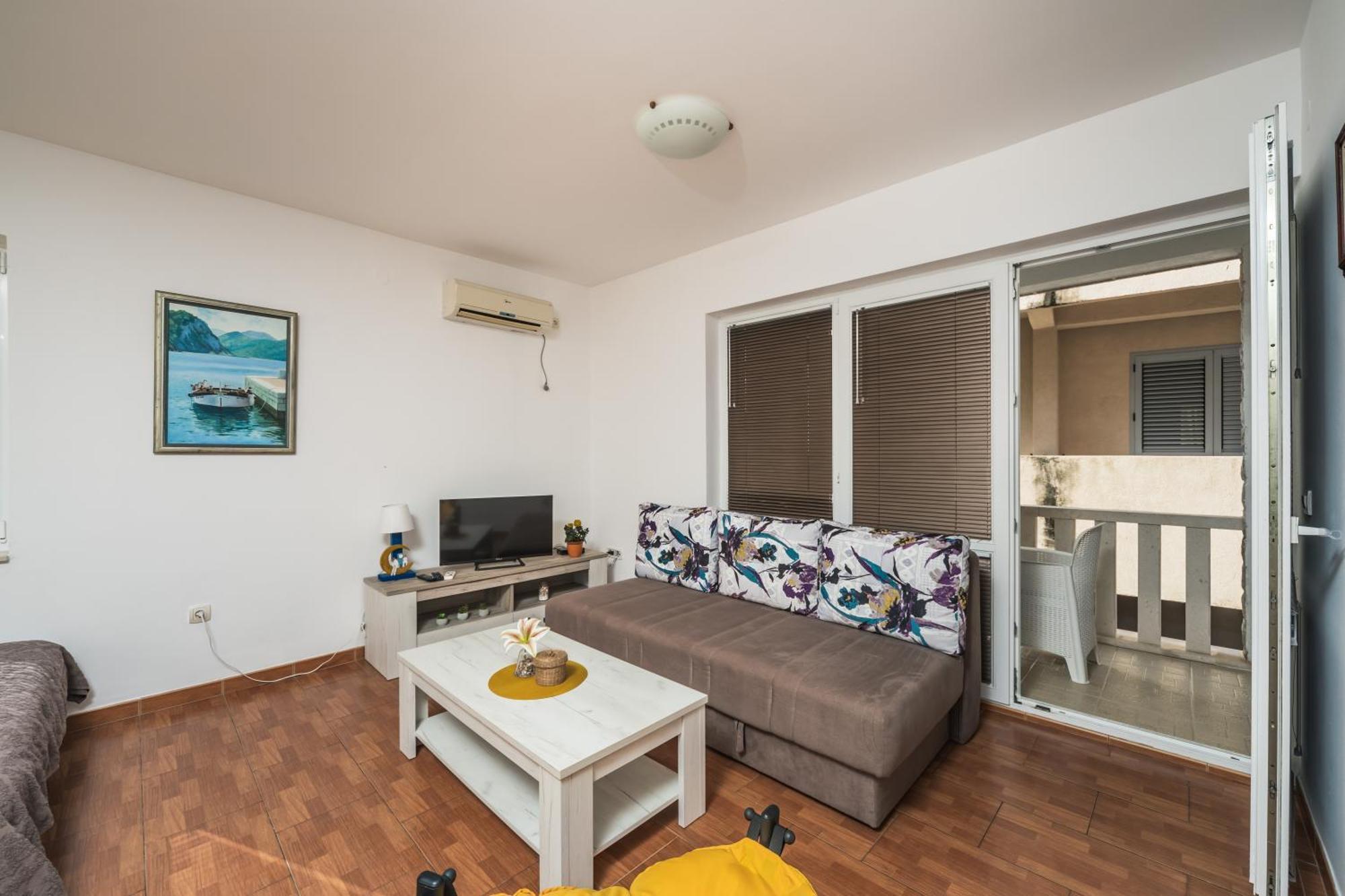 Apartments Franicevic Petrovac ภายนอก รูปภาพ